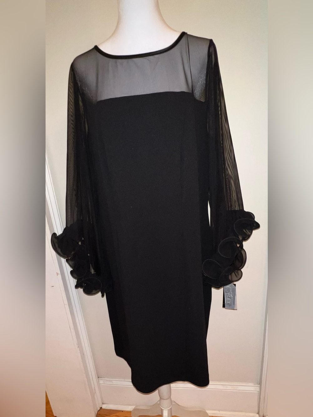 Alex Evenings Sheath Dress. NWT. Size: 14W. Retail: $179. Asking: $$98.